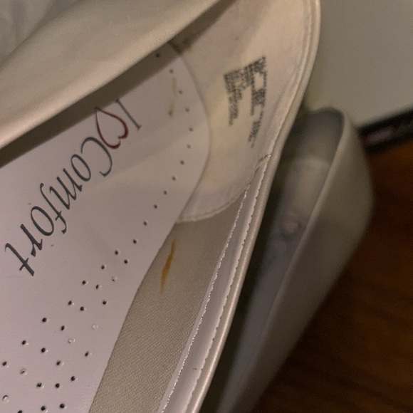 NWT I Comfort size 9 women’s bone color heels only worn to try on. - Picture 4 of 7